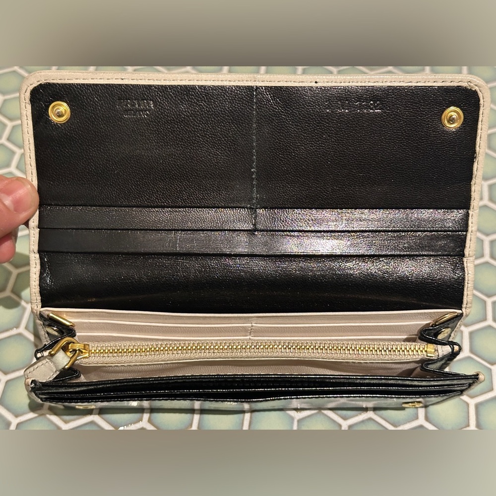 Prada Black Leather Trifold Continental Wallet with White Lip Appliques - Picture 5 of 6